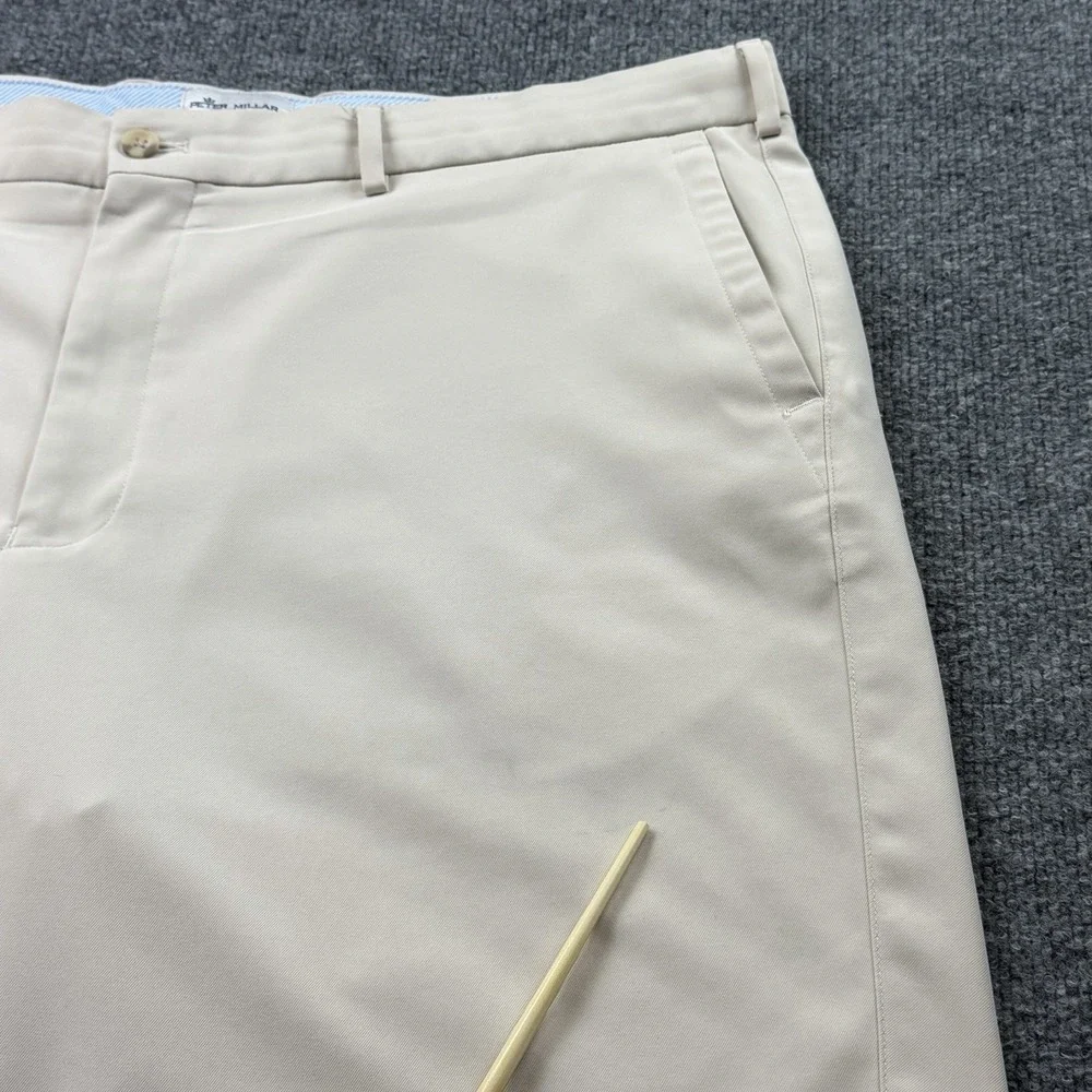 Peter Millar Men's‎ Golf Shorts Beige Performance Stretch Size 40 Flat Front